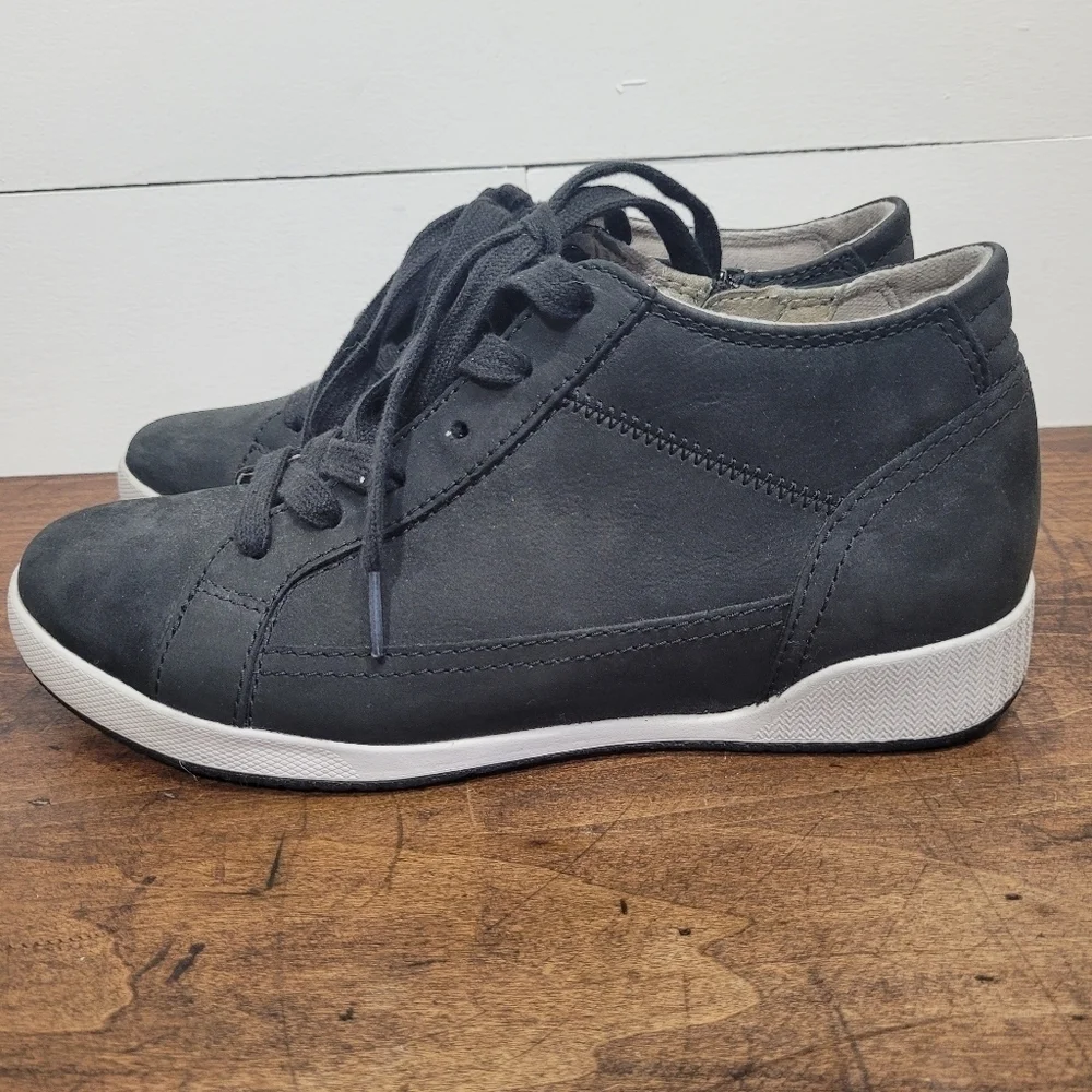 EUC Dansko Shoes Women's sz 39/7.5 US Onyx Milled Nubuck Low Top Zipper Shoes